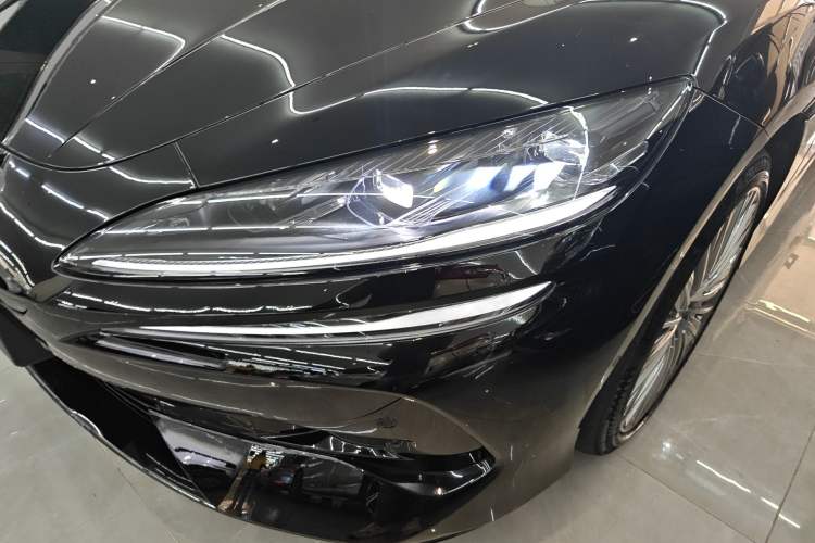 Used Denza Z9 2024 1100 km All-Wheel-Drive Ultra Version
