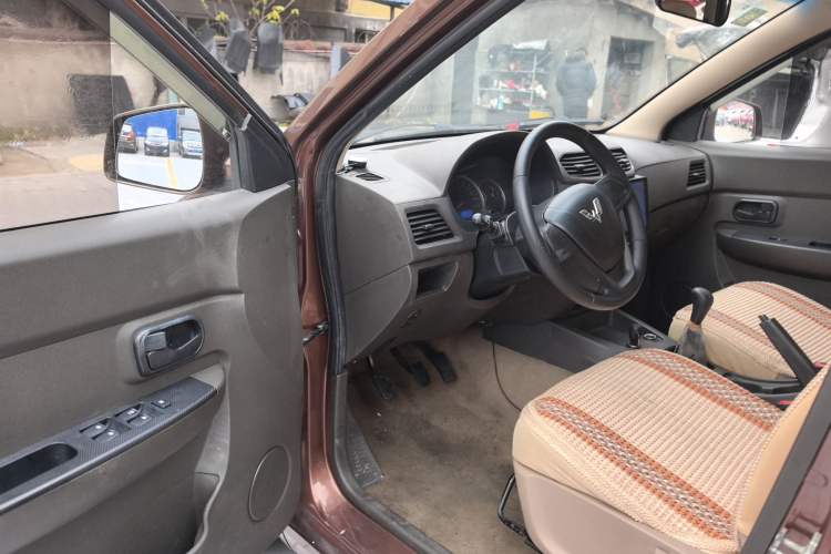 Used Wuling Hongguang 2014 1.5L S Standard Version
