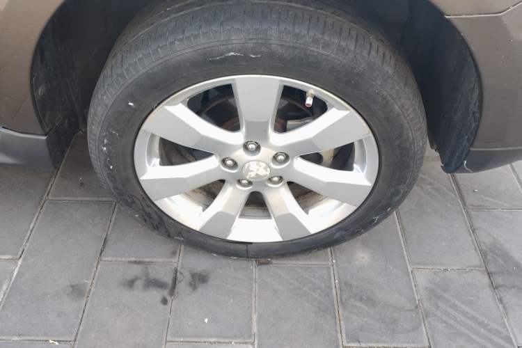 Used Mitsubishi Outlander 2010 Kinhui 2.4 Fashion Edition Right Front Wheel Hub