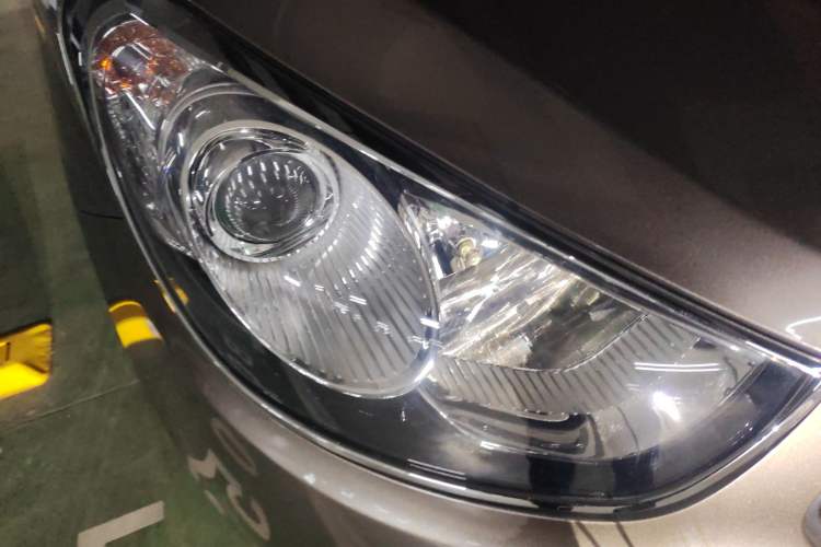 Used Hyundai ix35 2012 2.0L Automatic Two-Wheel Drive New Edition GL Right Front Headlight