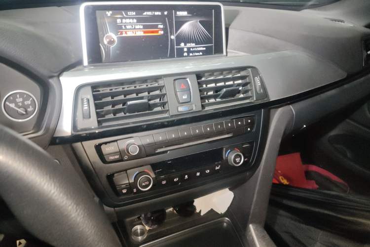 Used BMW 4 Series 2016 420i Convertible Fashion Model Audio And AC Panel