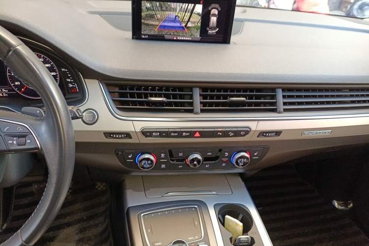 Used Audi Q7 2018 40 TFSI Comfort Model
