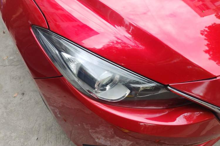 Used Mazda 3 Axela 2016 Sedan 1.5L Automatic Luxury Model
