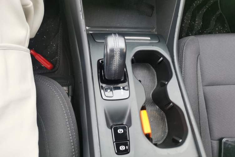 Used Volvo XC40 2021 T4 4x4 SmartDrive Fashion Edition Gear Lever