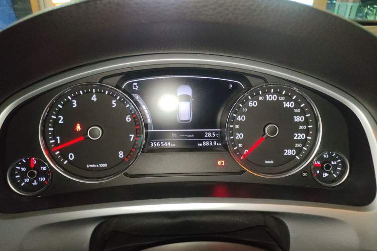 Used Volkswagen Touareg 2011 3.0 TSI Luxury Edition Instrument Cluster