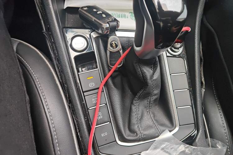 Used Volkswagen Sagitar 2023 280TSI DSG Excellence Plus Edition Gear Lever