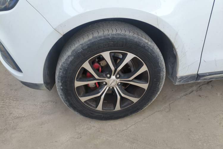 Used Zotye T600 2016 Sport Edition 1.5T Manual Prestige Model Left Front Wheel Hub