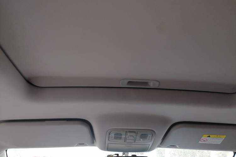 Used CHANGAN KAICHENG Oushang A600 2016 1.5L Manual Luxury 6-Seater Headliner