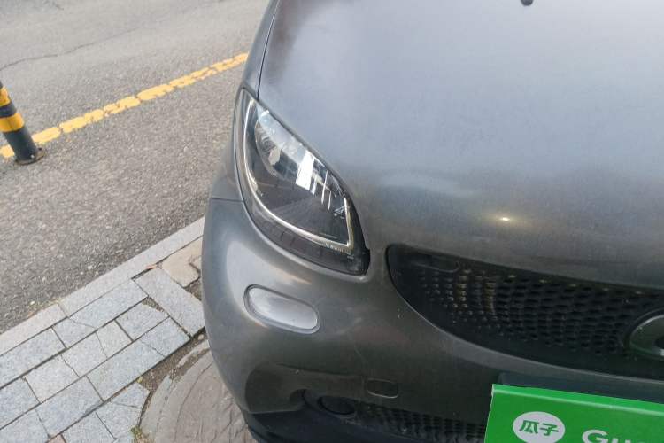 Used smart fortwo 2015 1.0L 52 kW hardtop Dynamic version Right Front Headlight