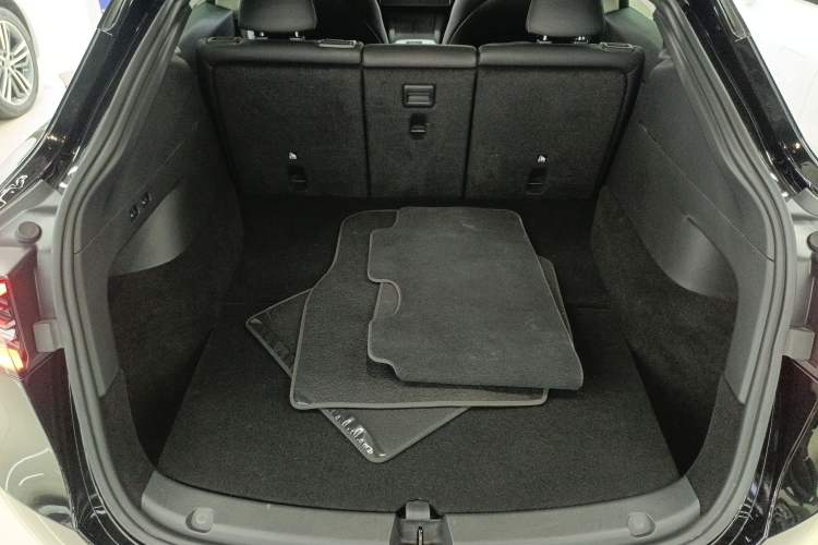 Used Tesla Model Y 2023 Long-Range All-Wheel-Drive Version Trunk