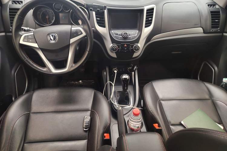 Used CHANGAN CS35 2015 1.6L Manual Luxury Model China IV Standard Center Console