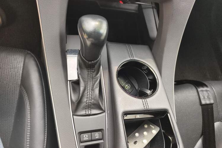 Used Toyota Avalon 2019 2.0L Luxury Edition China VI Standard Gear Lever