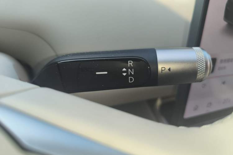 Used ONVO Luxeed L90 2025 Model—Ultra Six-Seater Version
