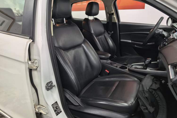 Used Ford Escort 2015 1.5L Automatic Fashion Model Right Front Seat