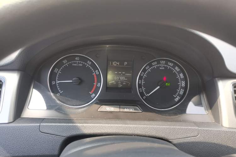 Used Skoda Rapid Spaceback 2014 1.6L Automatic Enjoyment Edition
