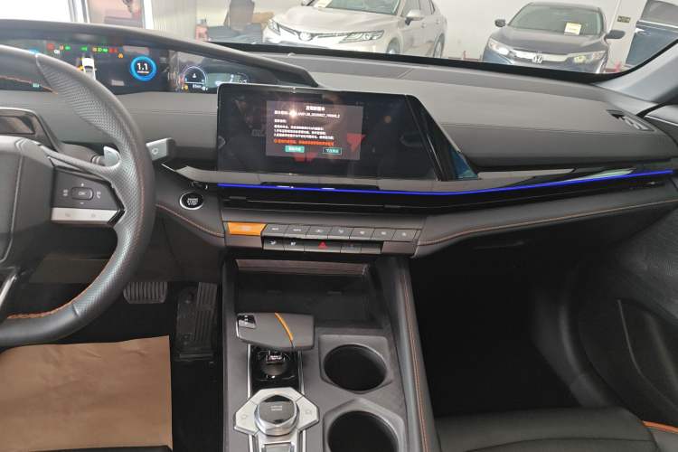 Used Changan UNI-V 2023 1.5T Prestige Model
