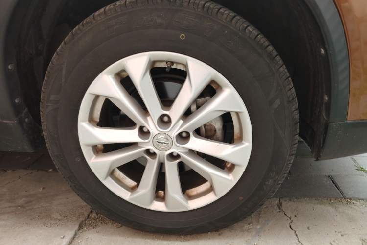 Used Nissan X-Trail 2016 2.5L CVT Sport Edition 4WD Right Front Wheel Hub