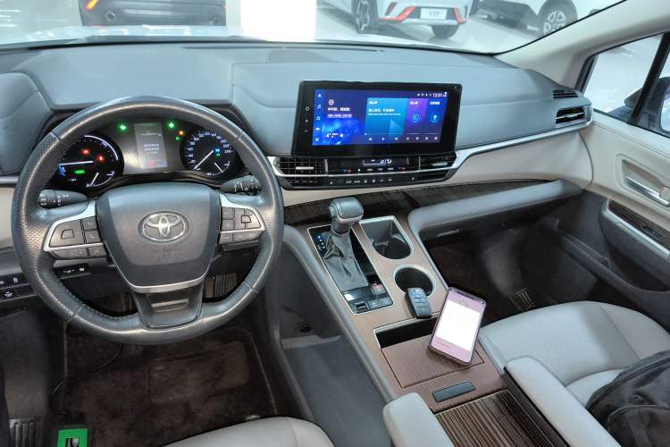 Used Toyota Granvia 2023 2.5L Hybrid Prestige PLUS Edition
