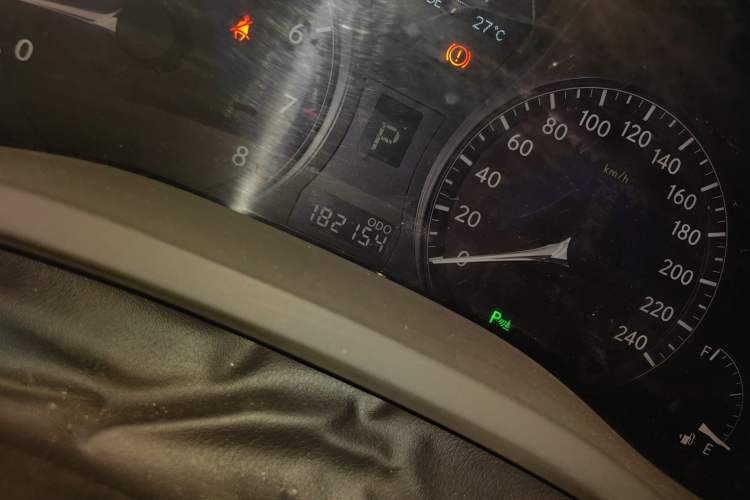 Used Lexus RX Classic 2011 270 Elegant Edition Odometer Close Up