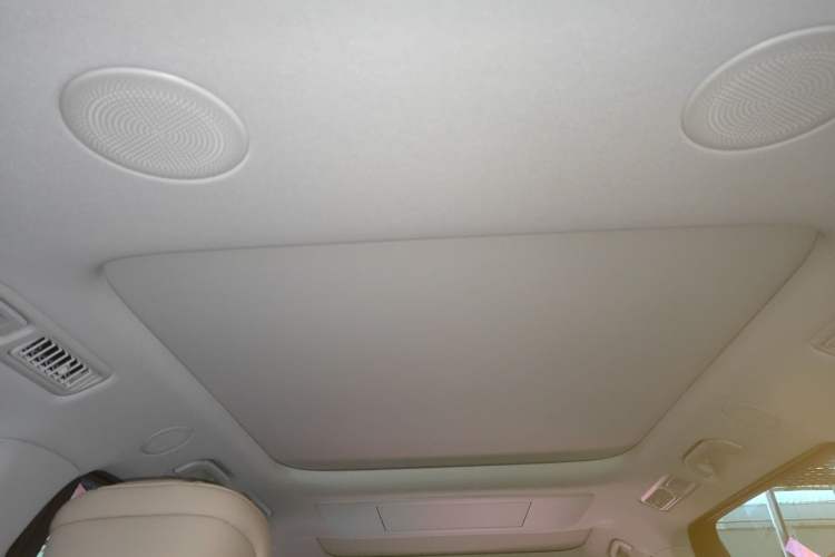 Used Chery T11 2026 Model 220 All-Wheel Drive Family Fun Edition Headliner