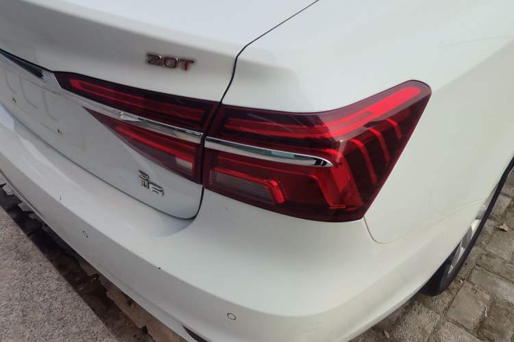 Used Roewe i6 2017 20T Automatic Flagship Edition
