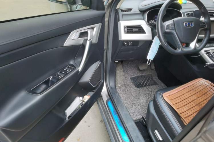 Used Geely Auto Emgrand X7 Sport 2018 1.8TD Automatic Two-Wheel Drive Smart Connect 4G Internet Edition
