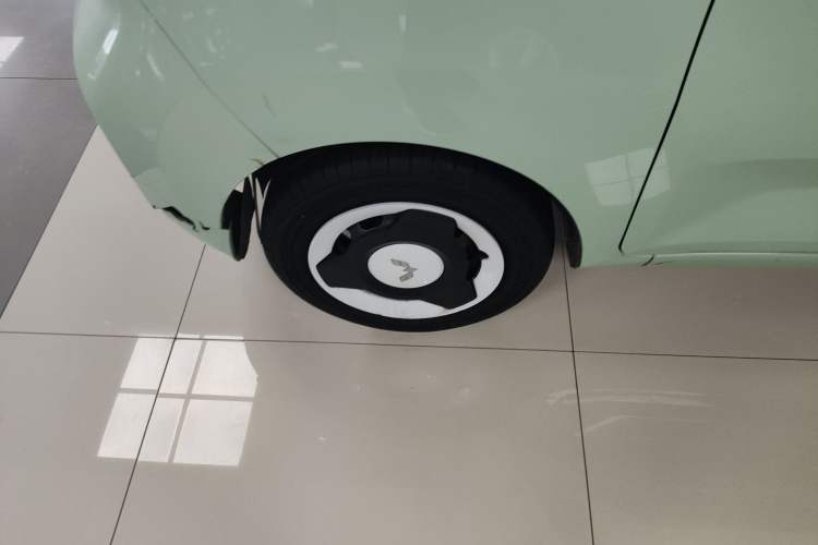 Used Wuling Hongguang MINIEV 2021 Macaron Premium Model – Lithium Iron Phosphate Left Front Wheel Hub
