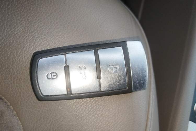 Used Volkswagen Magotan 2015 Revised Version 2.0 TSI Prestige Edition Vehicle Key