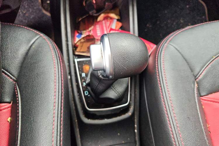 Used Haval H1 2016 Revised Version Blue Badge 1.5L AMT Luxury Edition Gear Lever