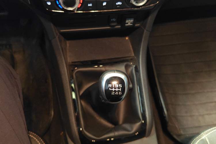 Used Isuzu D-MAX 2020 1.9T 4x4 Manual Comfort Version China VI Standard RZ4E Hi-Power
