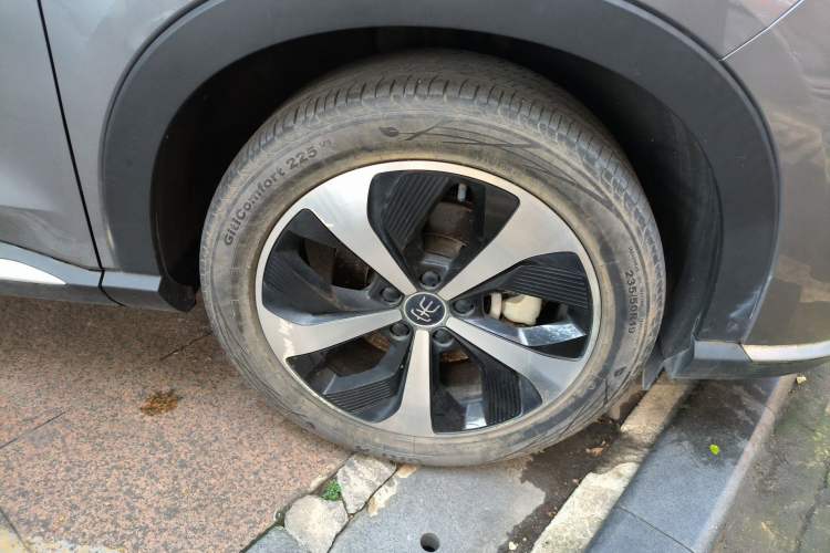 Used BYD Song PLUS New Energy 2021 DM-i 110KM Flagship PLUS Right Front Wheel Hub