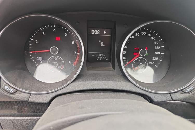 Used Volkswagen Golf 2012 1.6L Automatic Comfort Model Odometer Close Up