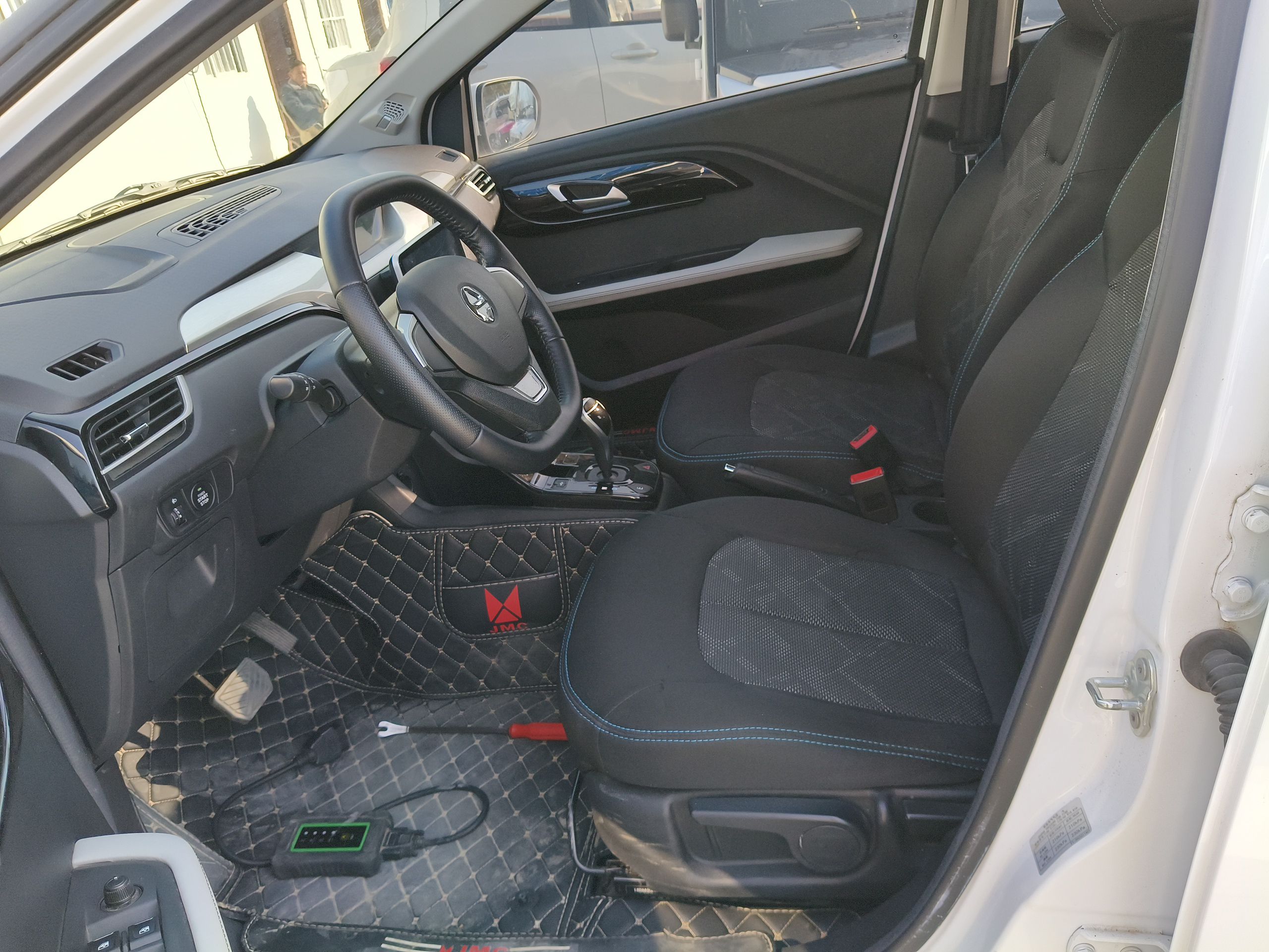 Переднее сиденье в автомобиле