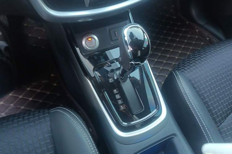 Used Nissan Tiida 2020 1.6L CVT Smart Enjoyment Edition Gear Lever