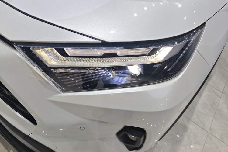 Used Toyota RAV4 2023 2.0L CVT Two-Wheel Drive Fashion Plus Edition
