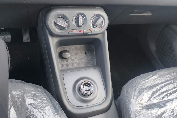 Used Wuling Hongguang New Energy 2025 Model Range-Extending Hybrid 150KM Standard Edition Gear Lever