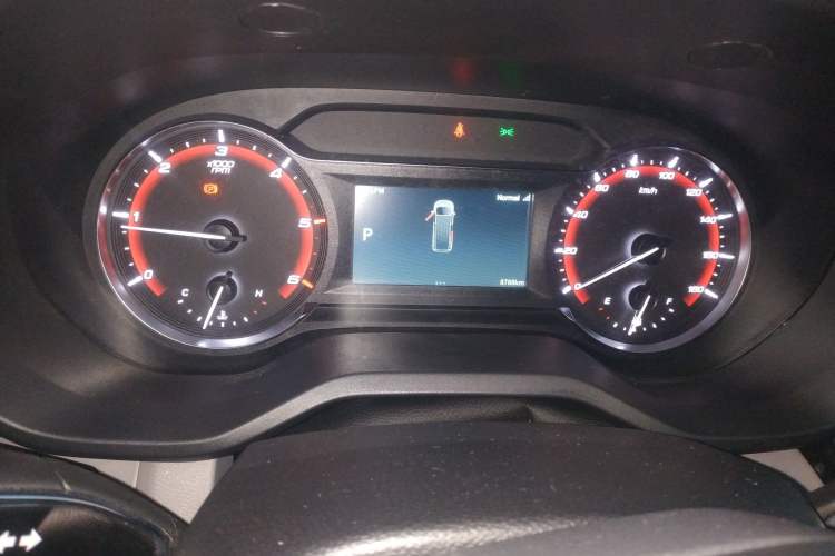 Used SAIC MAXUS Xintu V90 2024 ZhiJie 2.0T Automatic Front-Wheel-Drive Short Wheelbase Mid-Height Design with Single Rear Tire—5/6 Seater