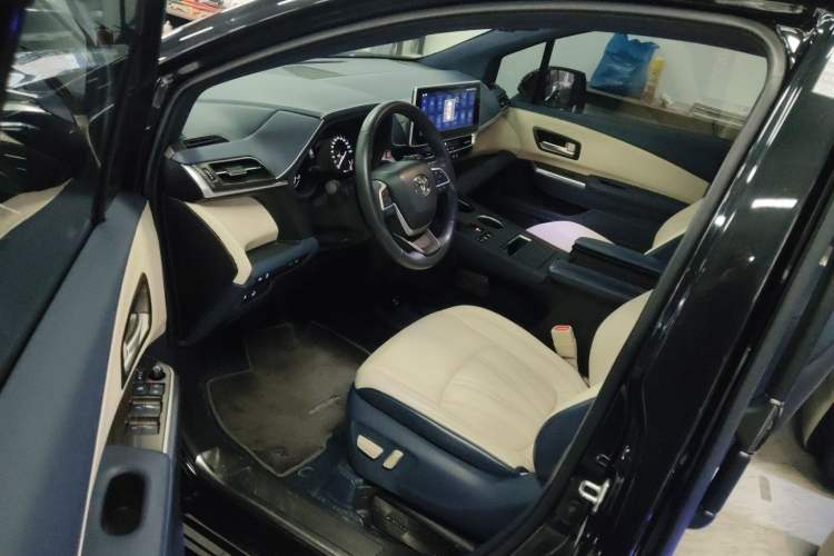 Used Toyota Sienna 2021 2.5L Hybrid Luxury Edition