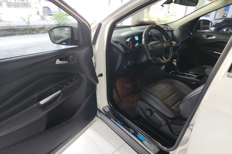 Used Ford Kuga 2018 EcoBoost 180 Two-Wheel-Drive Platinum Edition
