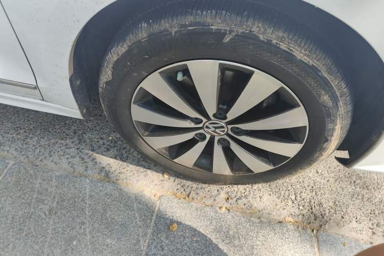 Used Volkswagen Sagitar 2018 280TSI DSG Comfort Model Right Front Wheel Hub