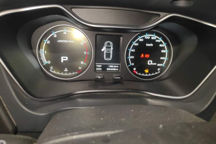 Used Geely Auto Vision X6 2016 1.3T CVT Flagship Model Odometer Close Up