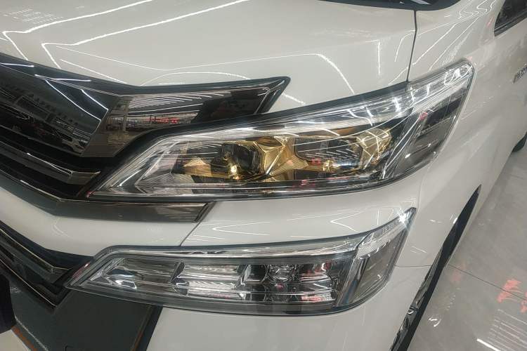 Used Toyota Vellfire 2023 Crown Dual-Engine 2.5L HV Luxury Edition