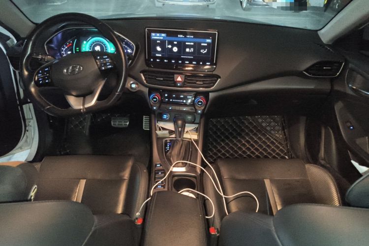 Used Hyundai Lafesta 2019 280TGDi Smart Speed Version China VI Standard Center Console