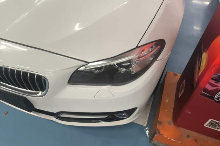 Used BMW 5 Series 2014 520Li Elegant Model
