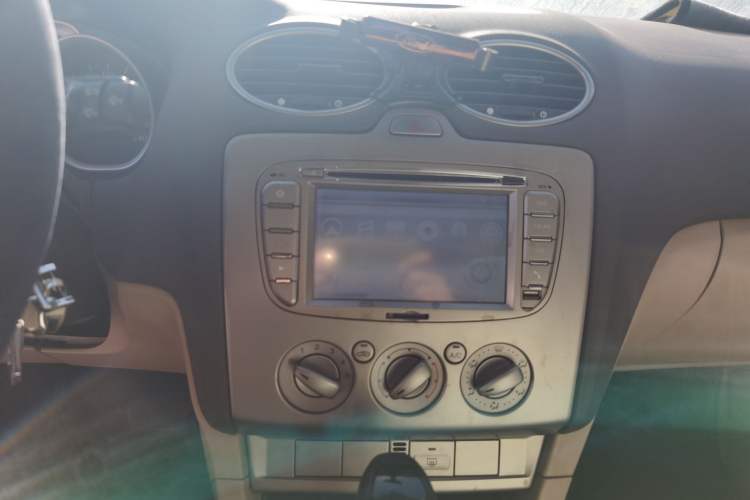 Used Ford Focus 2011 Hatchback 1.8L Automatic Fashion Edition
