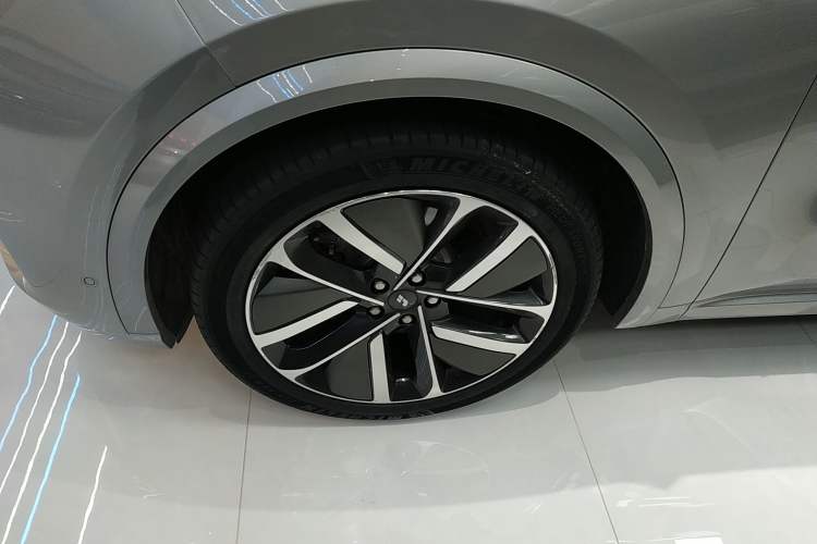 Used Li Auto L9 2022 Max model Exterior 3