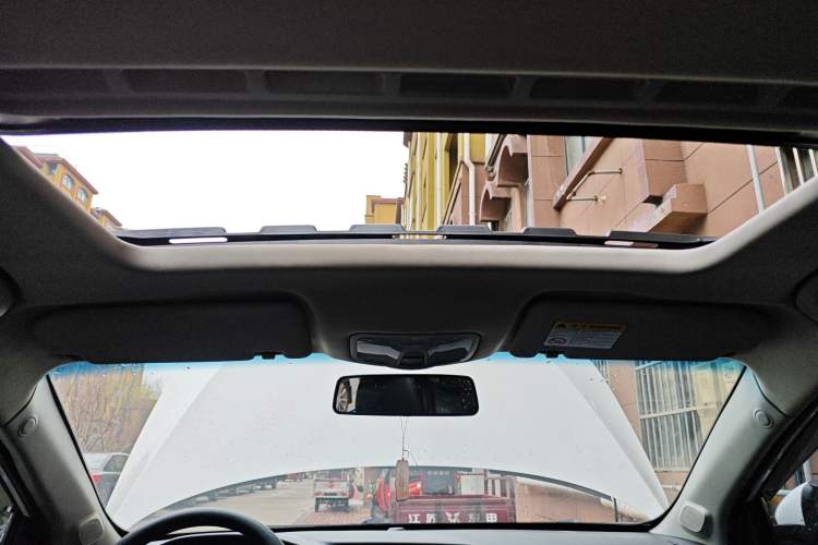 Used Roewe 360 2015 1.5L Automatic Luxury Edition
