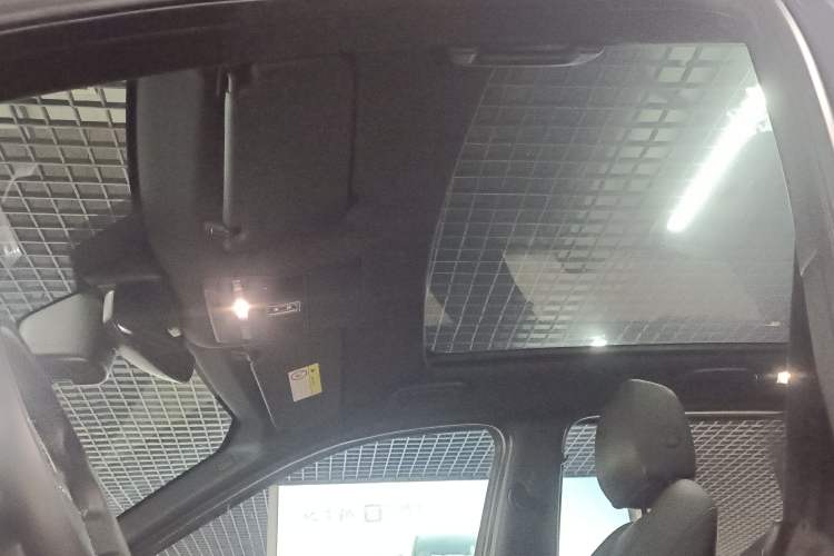 Used Land Rover Discovery Sport 2020 249 PS R-Dynamic Performance Edition Headliner