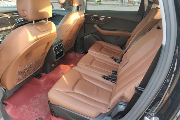 Used Audi Q7 2020 55 TFSI quattro Black Warrior Exclusive Edition Left Rear Seat