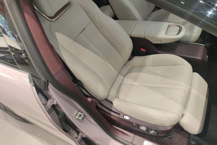 Used Zeekr X 2025 Four-Seater Rear-Drive Cube Version Right Front Seat